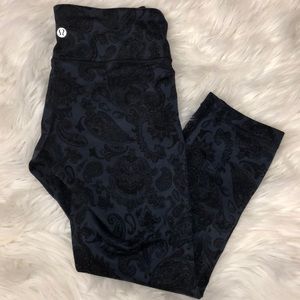 🌀LULULEMON Paisley Crop Capri